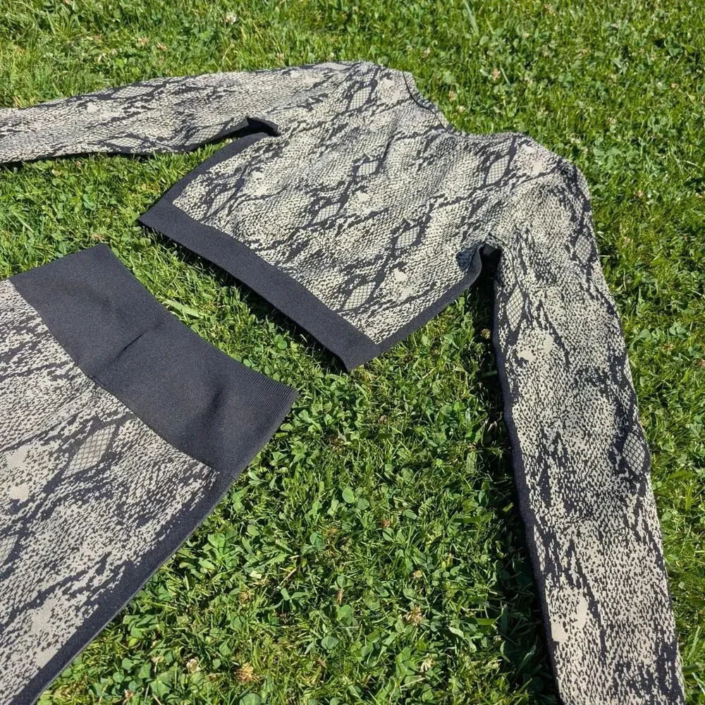 Fabletics Kamila Seamless Snakeskin Long Sleeve Crop Top & Leggings Set S